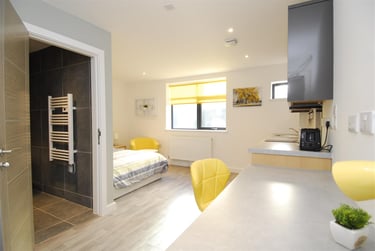 1 bed studio, Marvell Lane, St Judes, Plymouth, PL49BQ - Image 1